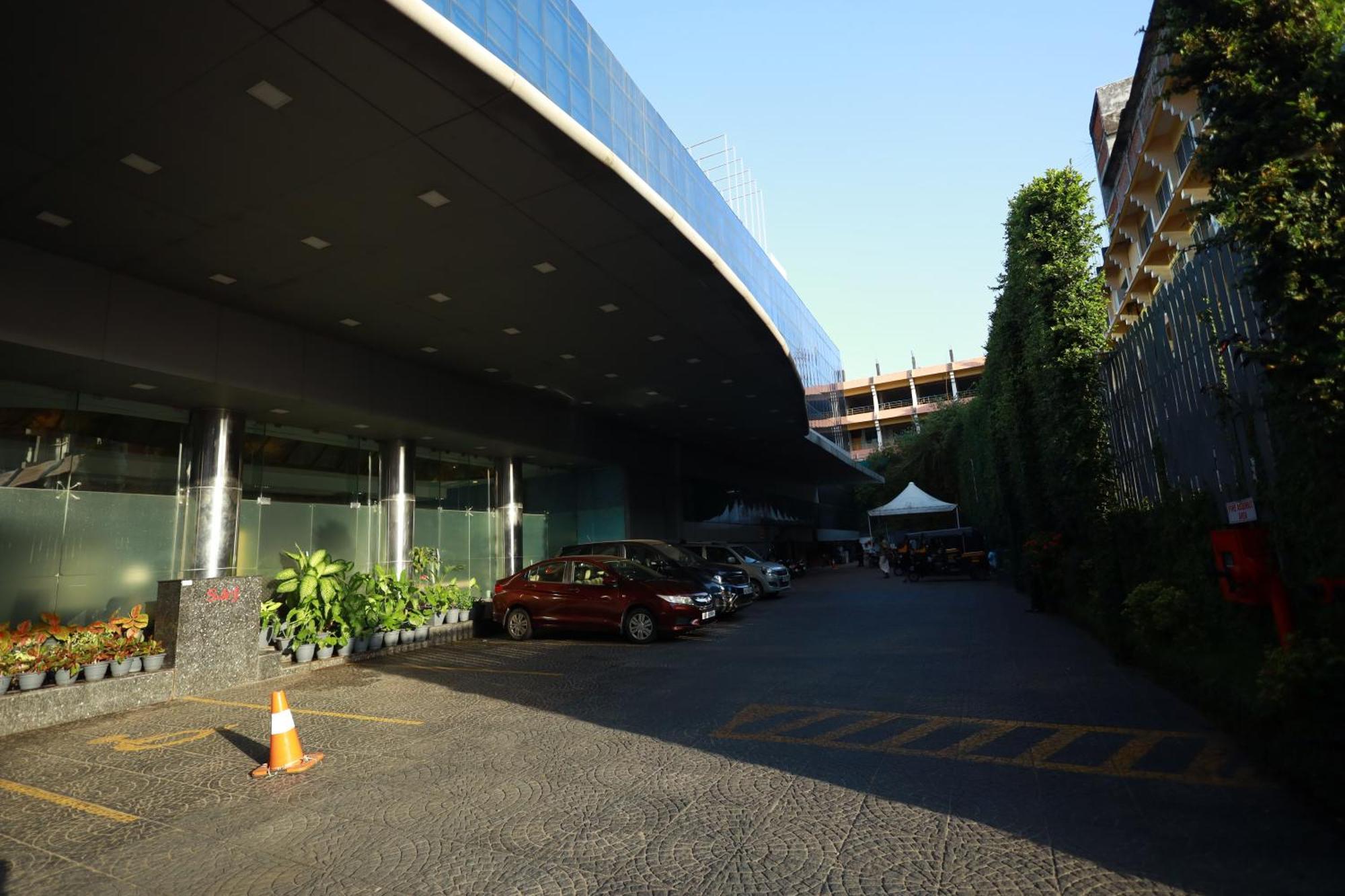 Saj Luciya -A Classified 4 Star Hotel Thiruvananthapuram Ngoại thất bức ảnh