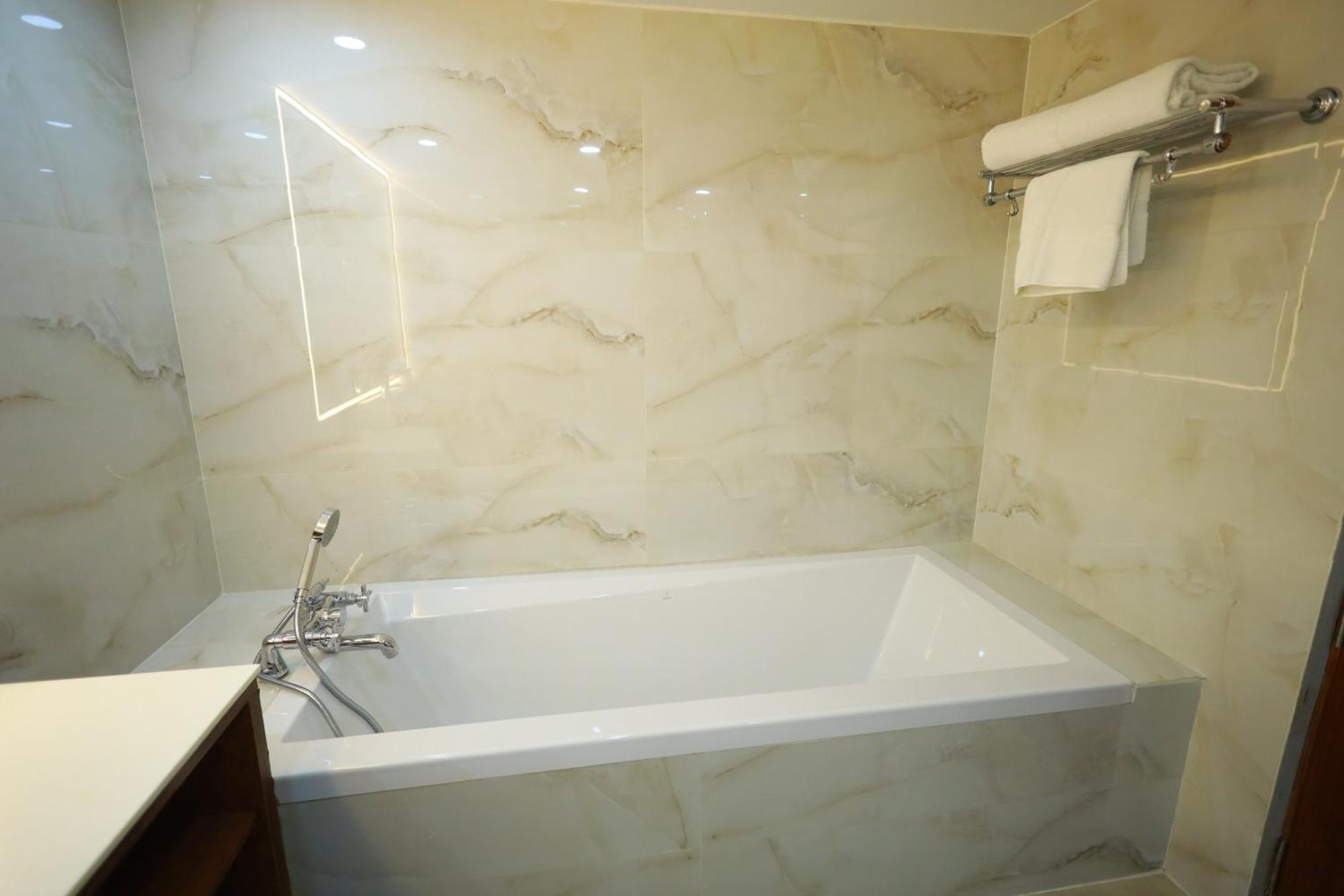 Saj Luciya -A Classified 4 Star Hotel Thiruvananthapuram Ngoại thất bức ảnh