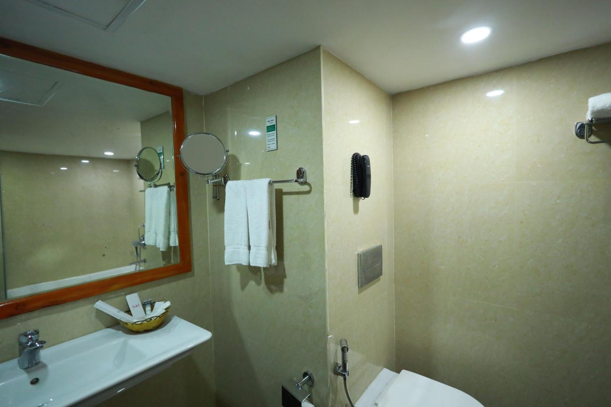 Saj Luciya -A Classified 4 Star Hotel Thiruvananthapuram Ngoại thất bức ảnh