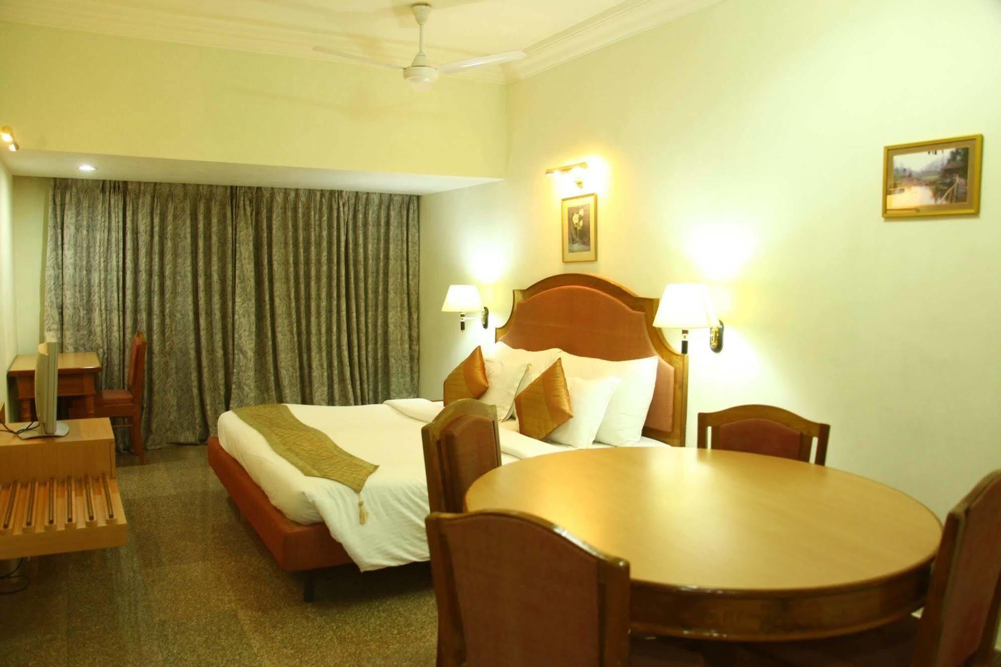 Saj Luciya -A Classified 4 Star Hotel Thiruvananthapuram Ngoại thất bức ảnh
