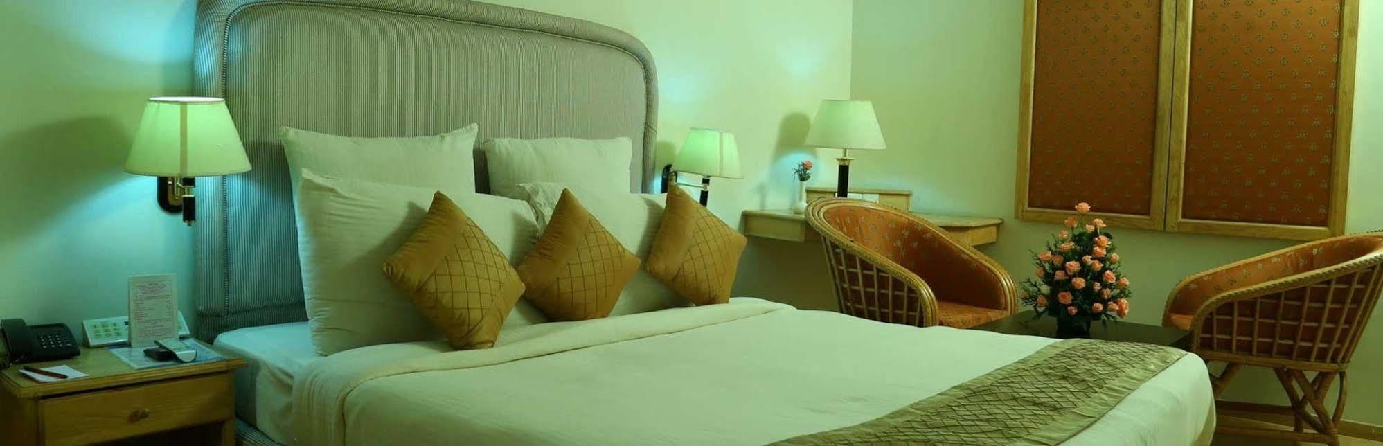 Saj Luciya -A Classified 4 Star Hotel Thiruvananthapuram Ngoại thất bức ảnh